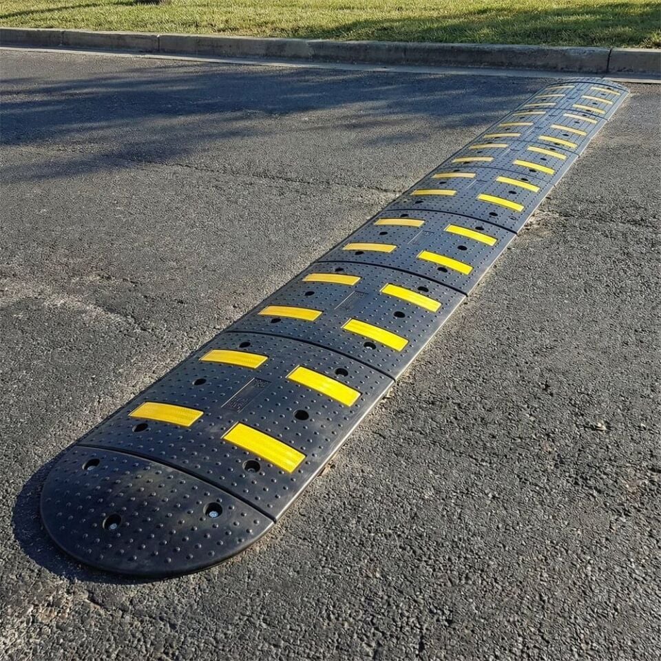 Trafik Kasisleri Kauçuk Şaseli Kasis Kauçuk Yol Kasisi Hız Kesici Tümsek 6 Metre (50x40 cm)