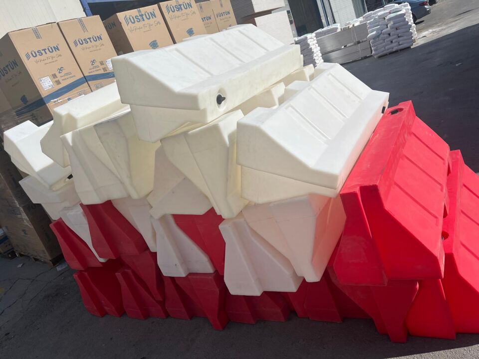 Yol Bariyeri Plastik Su Bariyeri Karayolları Oto Yol Kenarı Bariyer  50 x 50 x 120 cm