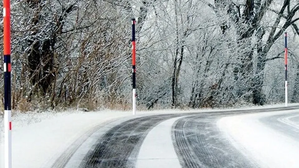Karayolları Kar Direği Fiyatı Yol Kenar Dikmesi Demir Kar Direği Üretimi 3 Metre 3mm