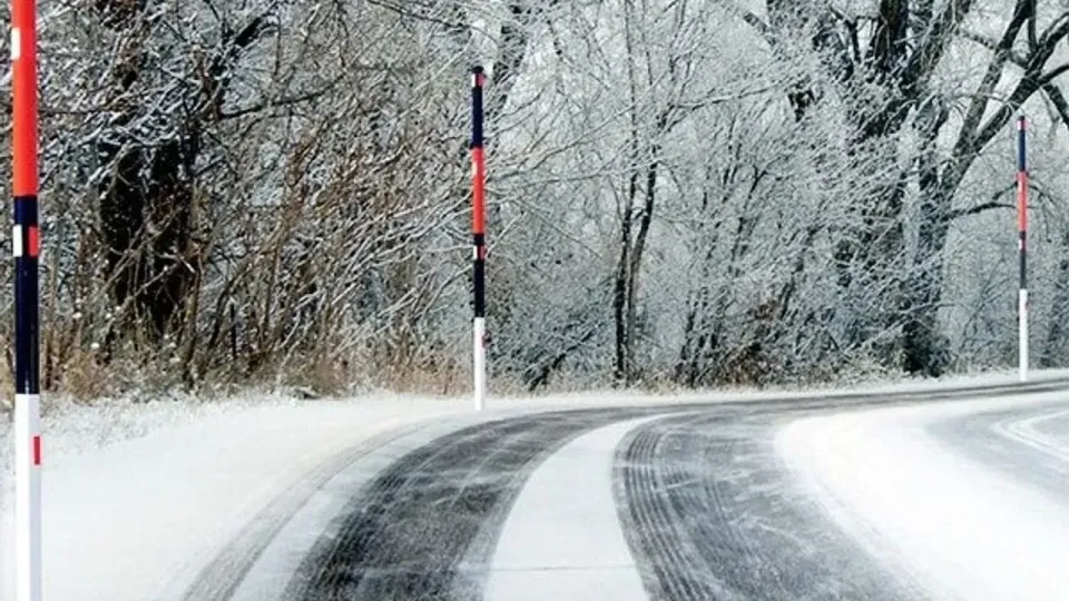 Kar Direği Fiyat Yol Kenar Dikmesi Demir Karayolları Yol Kar Direği Üretimi 3 Metre 2mm