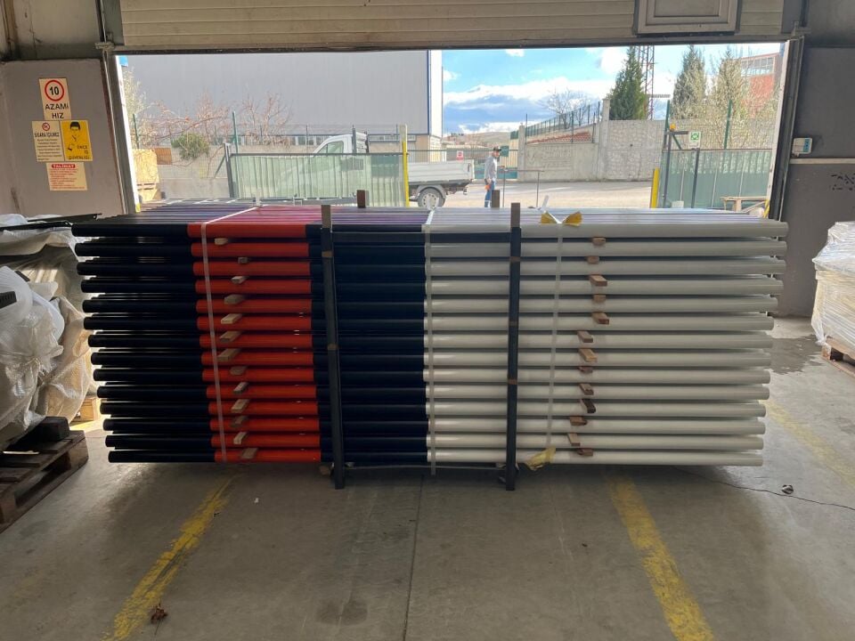 Kar Direği Fiyat Yol Kenar Dikmesi Demir Karayolları Yol Kar Direği Üretimi 3 Metre 2mm