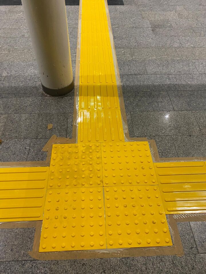 Görme Engelli Yürüme Yüzeyleri ,Yürüme işaretlemeleri Çubuk (Sarı) 40x40 cm