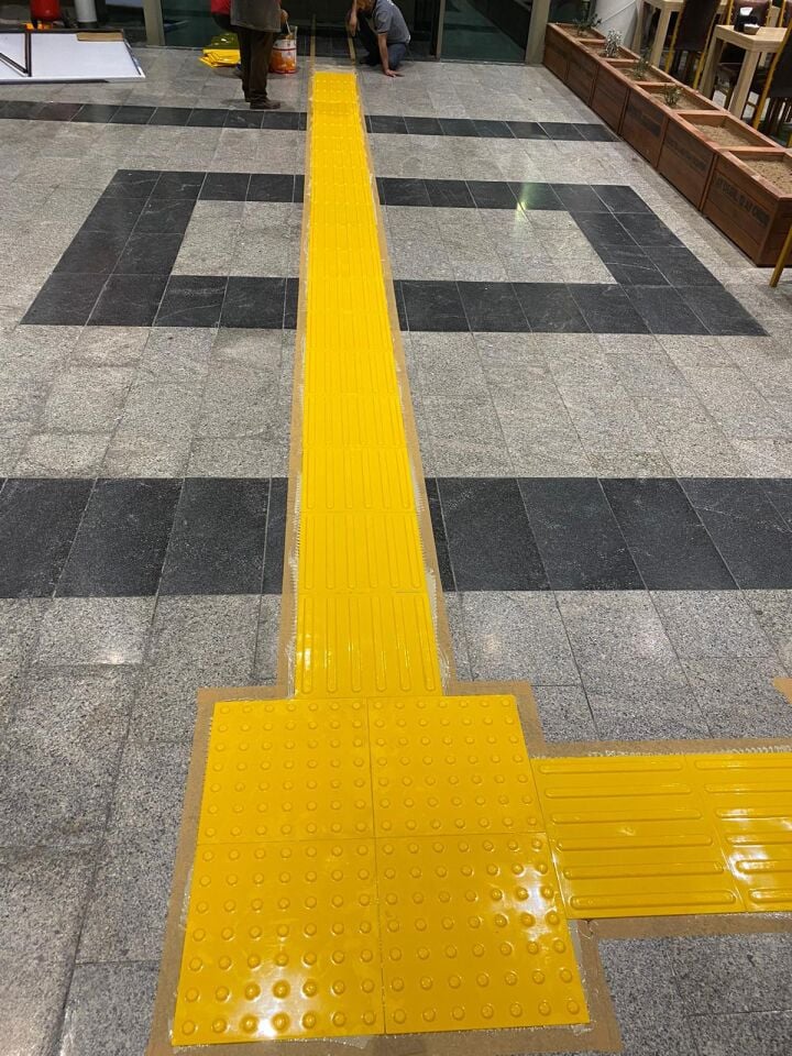 Görme Engelli Yürüme Yüzeyleri ,Yürüme işaretlemeleri Çubuk (Sarı) 40x40 cm