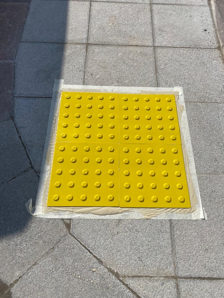 Görme Engelli Yürüme Yüzeyleri ,Yürüme işaretlemeleri Uyarıcı Tip (Sarı) 60x30 cm